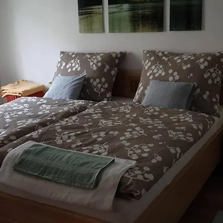 Mia Apartman, Apartment