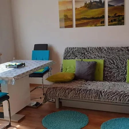 Mia Apartman, Apartmán
