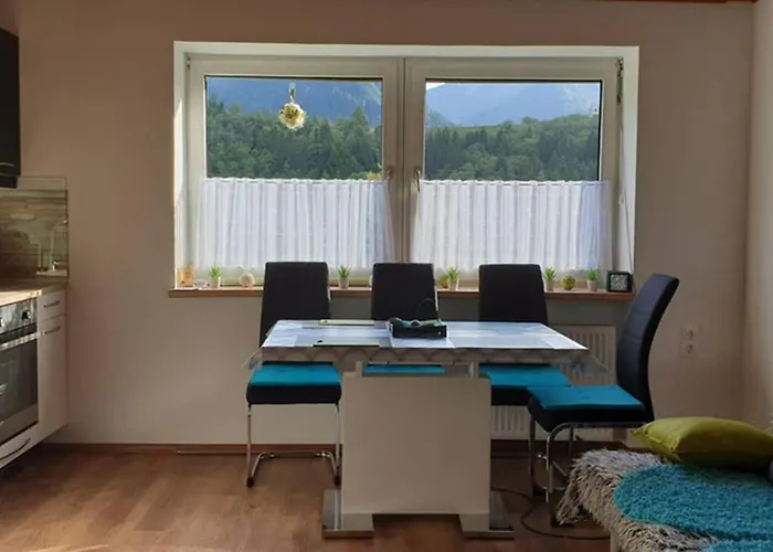 Mia Apartman, شقة إيسينيرزير