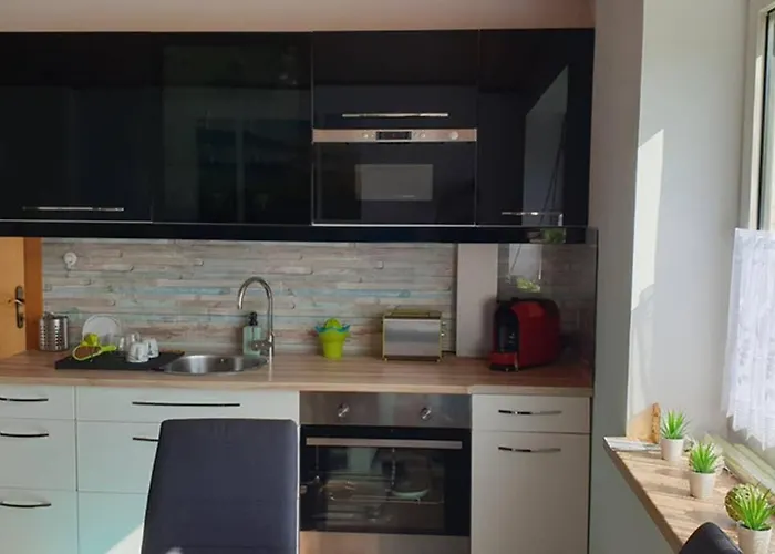 Mia Apartman, * إيسينيرزير