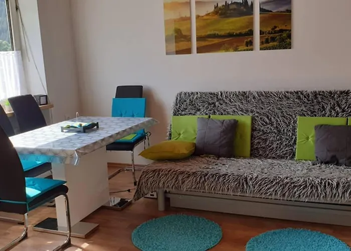 Mia Apartman, Lägenhet