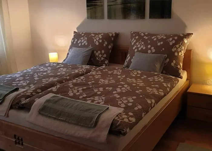 Mia Apartman, إيسينيرزير