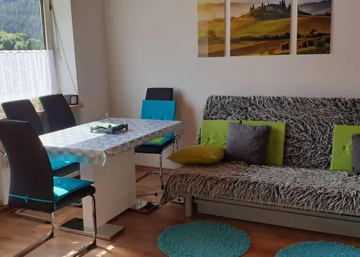 شقة Mia Apartman, إيسينيرزير