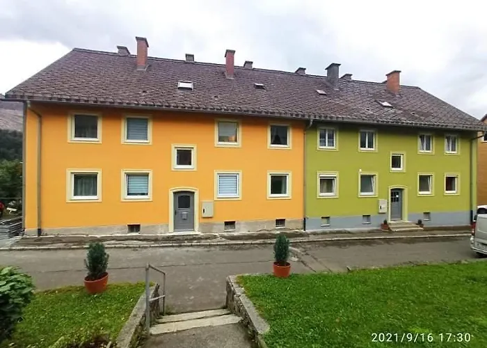 Mia Apartman, إيسينيرزير